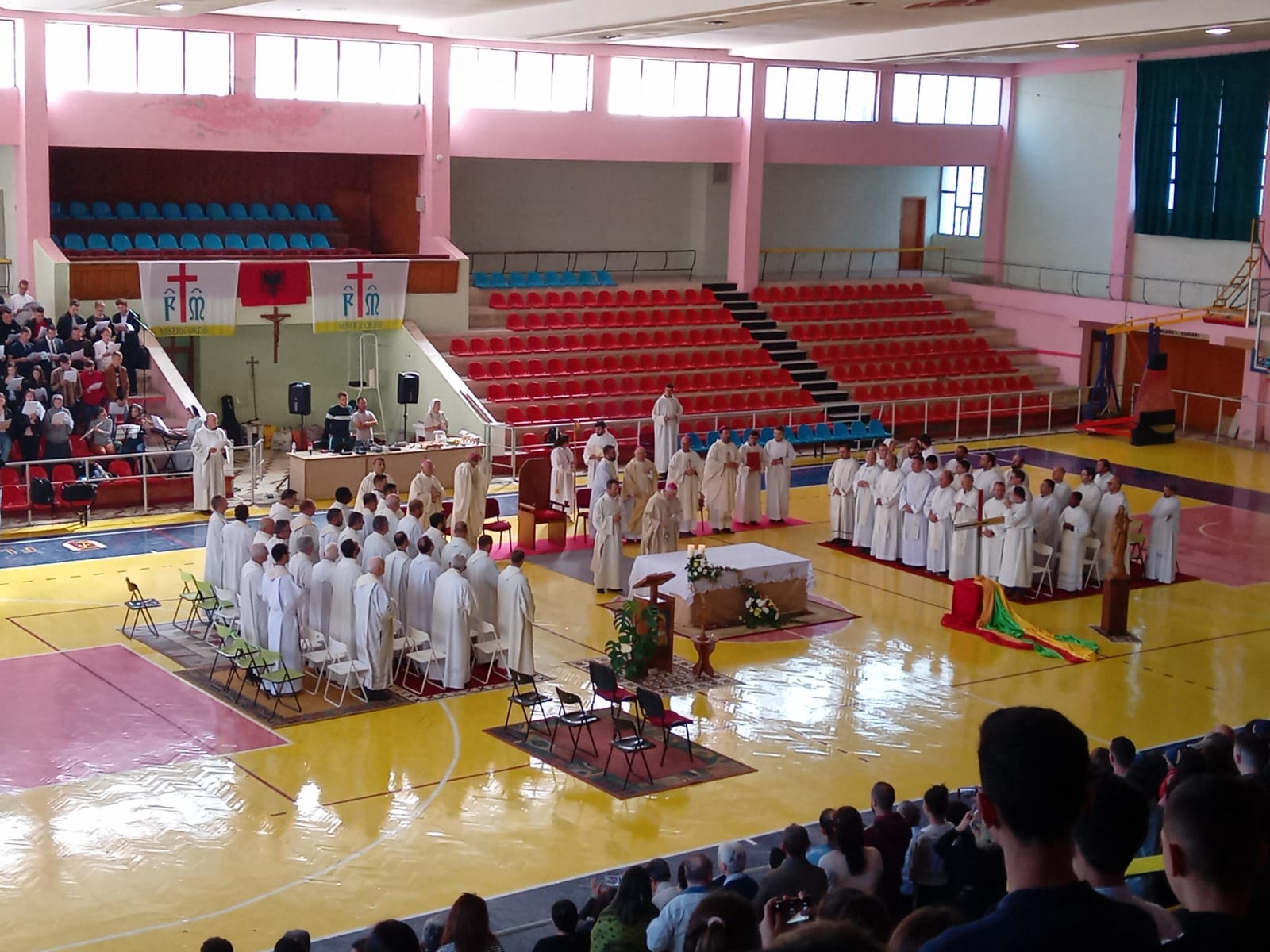 Celebrazione della chiusura del mese missionario straordinario al palasport di Valona